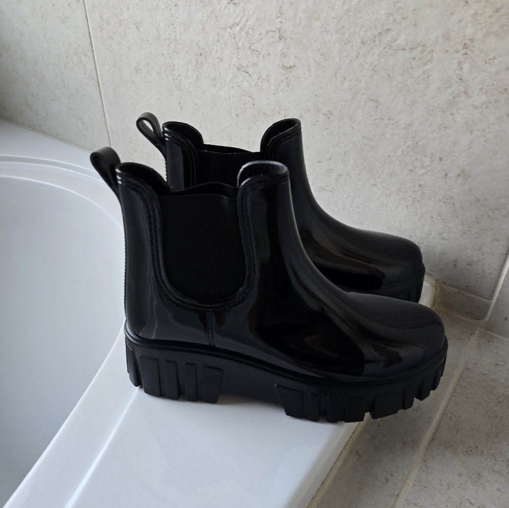 NWOT BOOTIES